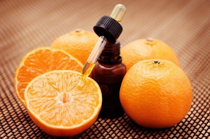 Ätherisches Orangenöl ist ein großartiger Hauttoner. 